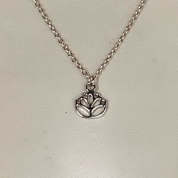 🌺 LOTUS FLOWER NECKLACE BOHO CHIC GYPSY BOHEMIAN FLORAL CHARM GIFT MOTHER MOM - Picture 5 of 6